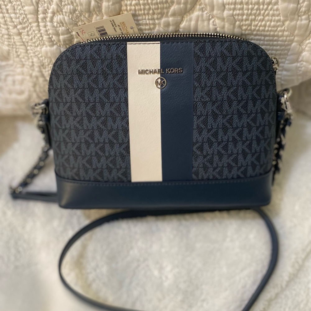 Sold Michael KORS Jet Set Travel Dome Crossbody Signature MK Bag NWT - Picture 1 of 10